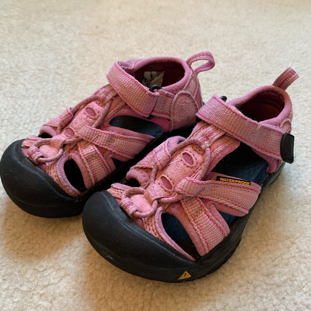 Keen water shoes sandals size 9